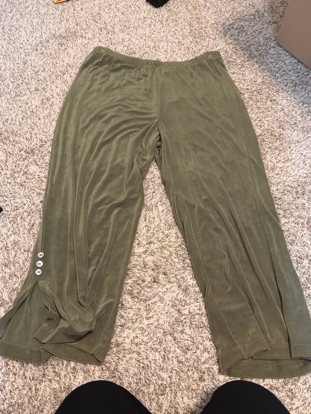 Womens Chicos Travelers Green Capri Pants